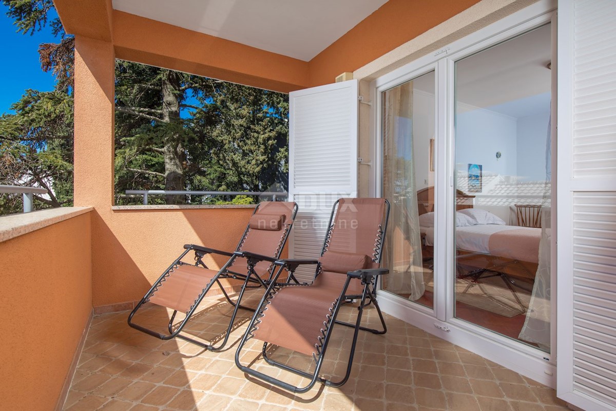 CRIKVENICA, DRAMALJ - villa rustica con giardino romano a soli 250 metri dalla spiaggia, GARAGE, esclusivo