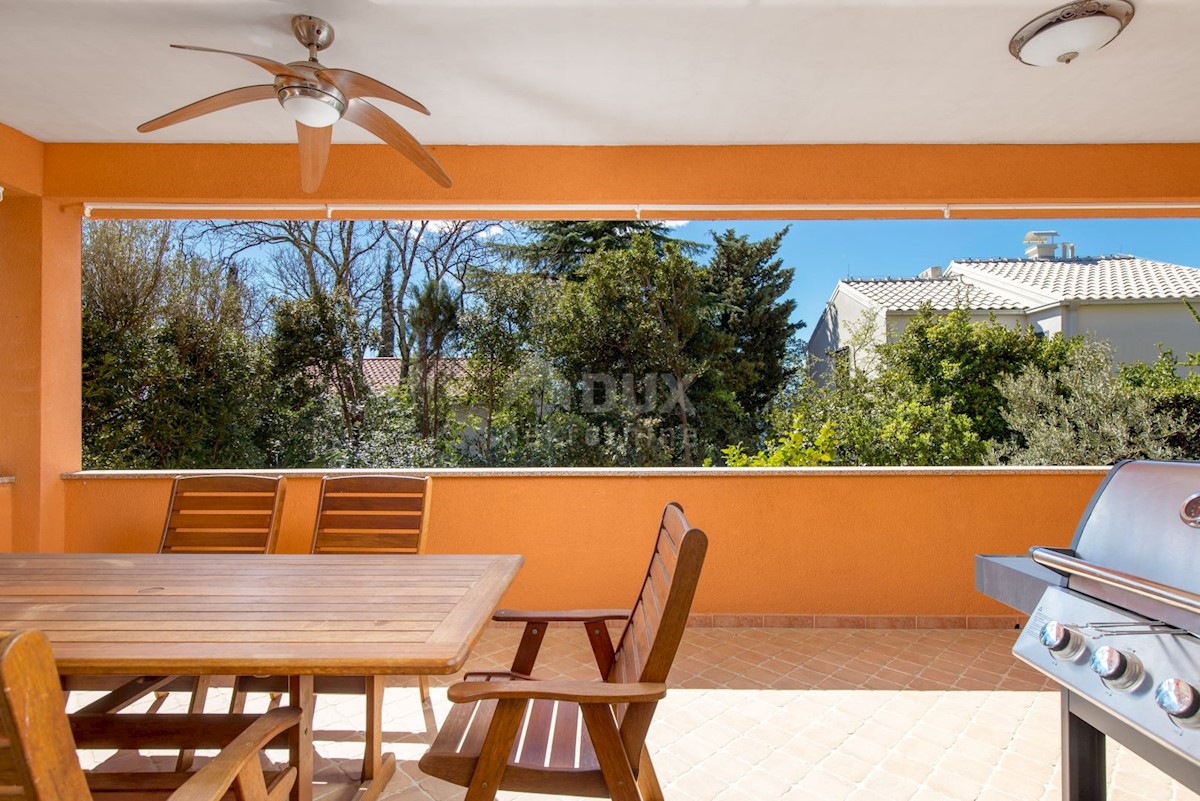 CRIKVENICA, DRAMALJ - villa rustica con giardino romano a soli 250 metri dalla spiaggia, GARAGE, esclusivo