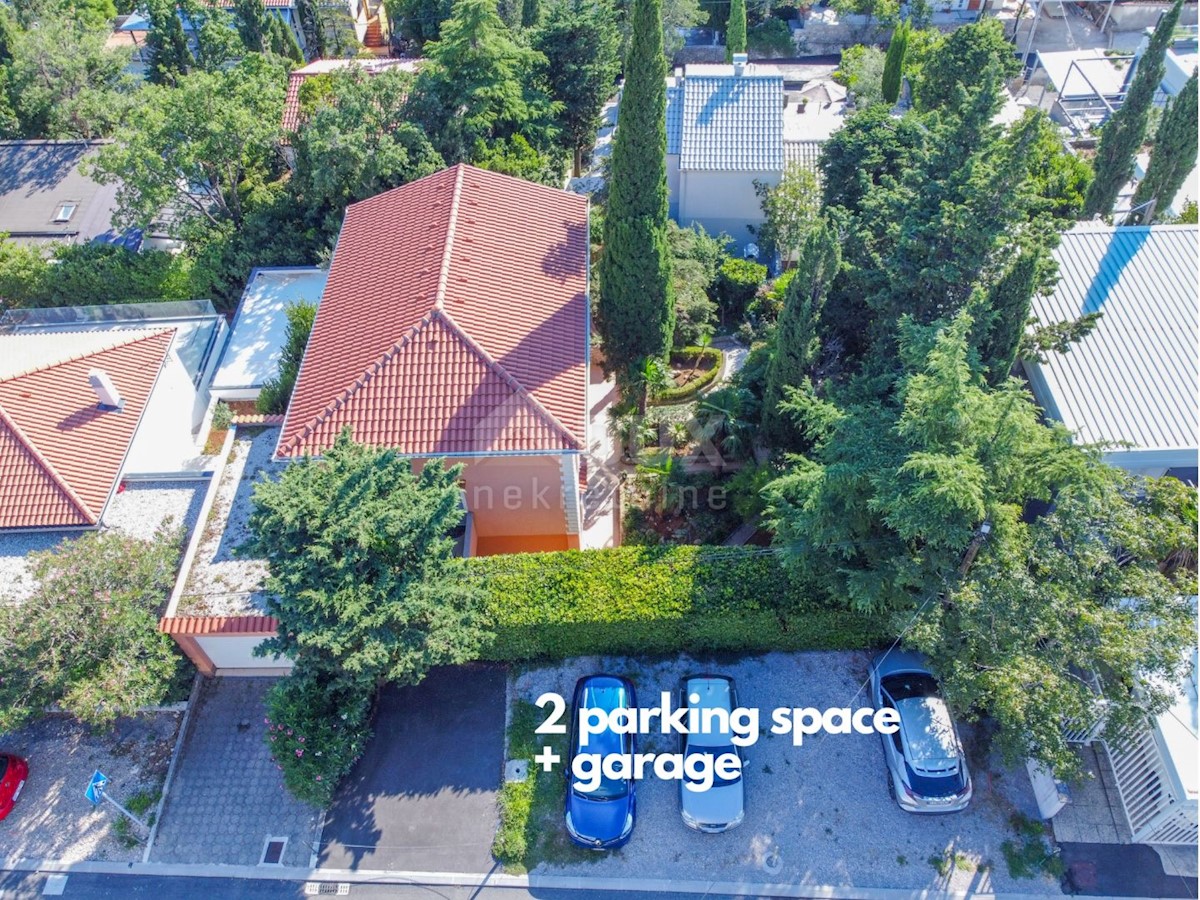 CRIKVENICA, DRAMALJ - villa rustica con giardino romano a soli 250 metri dalla spiaggia, GARAGE, esclusivo