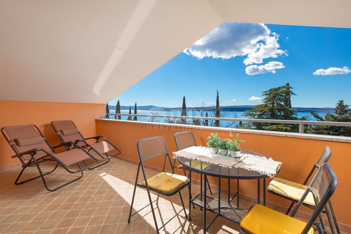 CRIKVENICA, DRAMALJ - villa rustica con giardino romano a soli 250 metri dalla spiaggia, GARAGE, esclusivo
