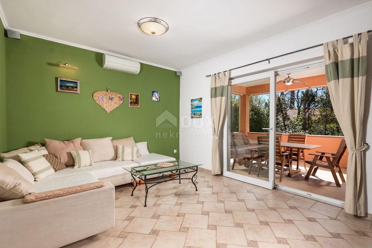 CRIKVENICA, DRAMALJ - villa rustica con giardino romano a soli 250 metri dalla spiaggia, GARAGE, esclusivo