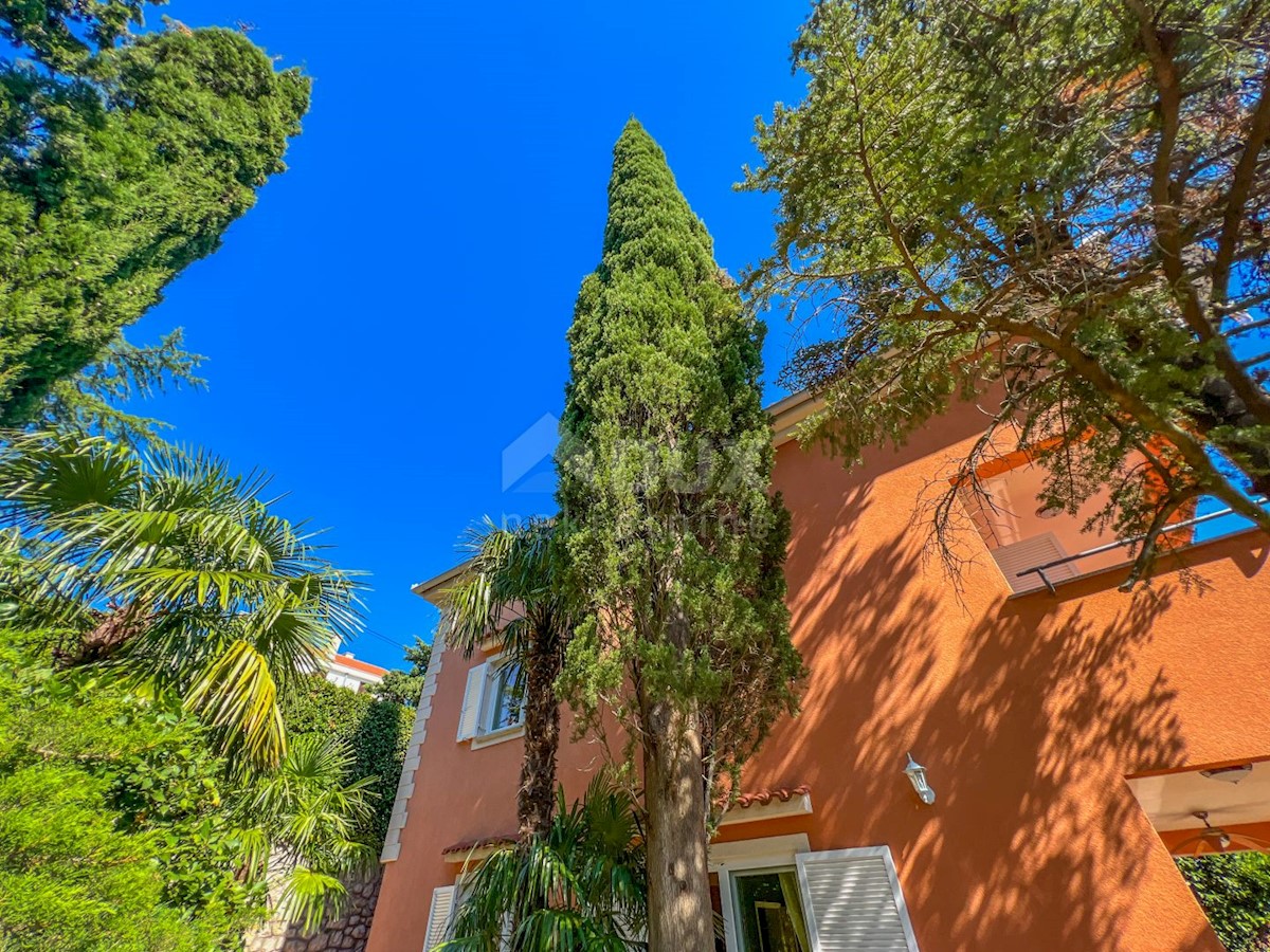 CRIKVENICA, DRAMALJ - villa rustica con giardino romano a soli 250 metri dalla spiaggia, GARAGE, esclusivo
