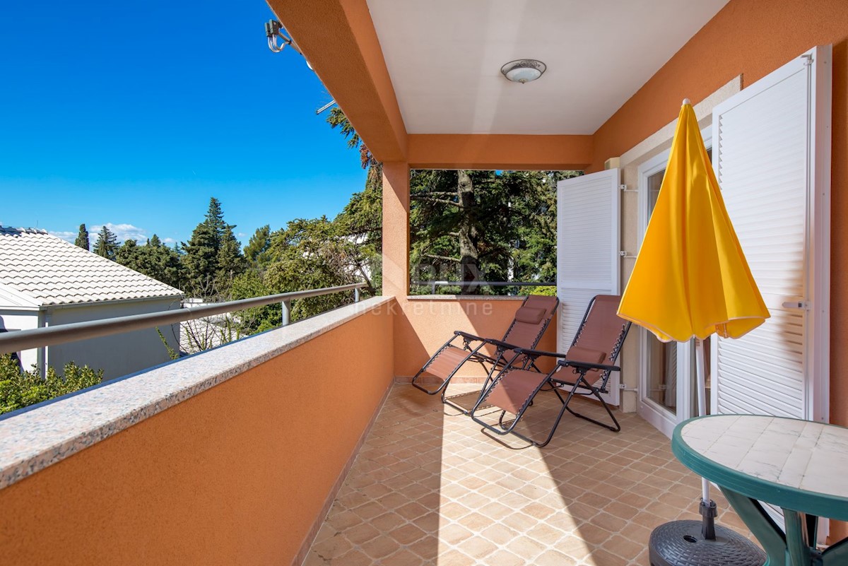 CRIKVENICA, DRAMALJ - villa rustica con giardino romano a soli 250 metri dalla spiaggia, GARAGE, esclusivo