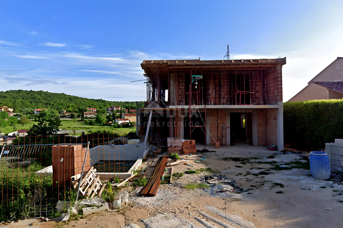 ISTRIA, ROVIGNO - Confortevole edificio moderno di nuova costruzione con piscina