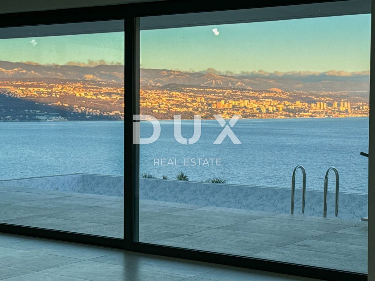 OPATIJA, CENTRO - Appartamento di 295m2 con piscina privata sopra il centro di Opatija in un esclusivo edificio nuovo, garage, vista mare