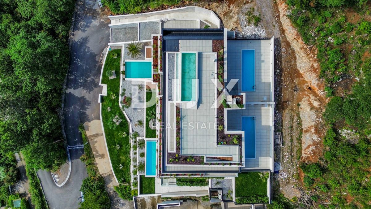 OPATIJA, CENTRO - Appartamento di 295m2 con piscina privata sopra il centro di Opatija in un esclusivo edificio nuovo, garage, vista mare