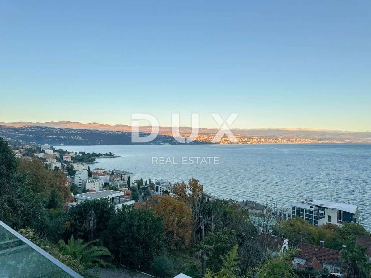 OPATIJA, CENTRO - Appartamento di 295m2 con piscina privata sopra il centro di Opatija in un esclusivo edificio nuovo, garage, vista mare