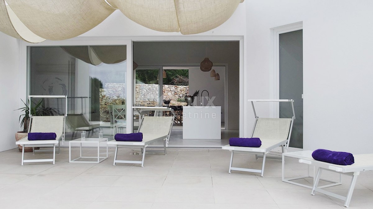 ISOLA DI KRK, area più ampia della città di Krk - Lussuosa villa moderna con piscina e vista mare