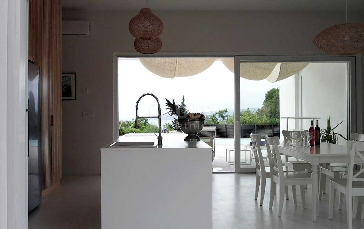 ISOLA DI KRK, area più ampia della città di Krk - Lussuosa villa moderna con piscina e vista mare