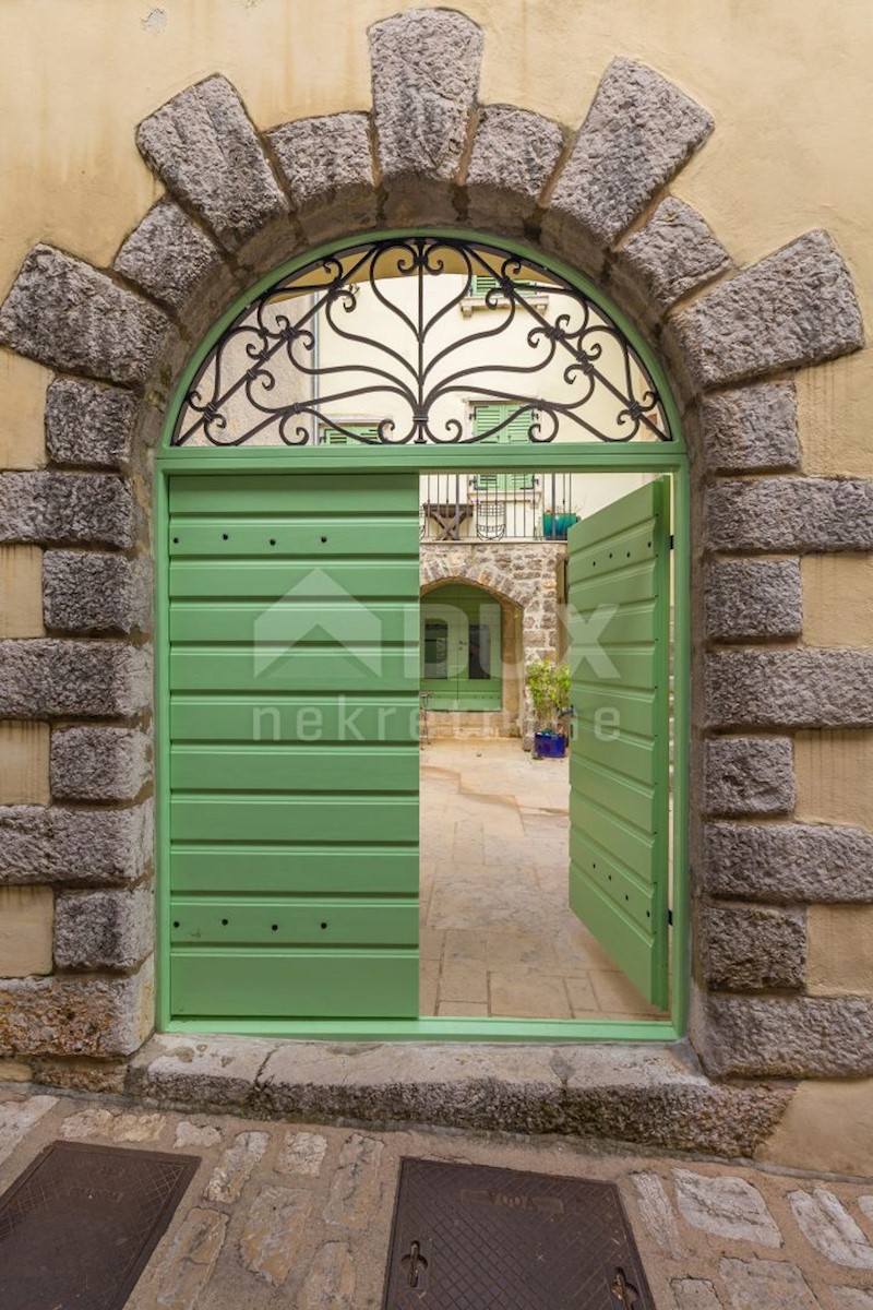 CITTÀ DI KRK - Casa di lusso con giardino e vista mare