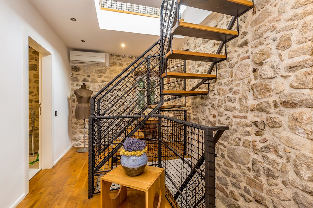 CITTÀ DI KRK - Casa di lusso con giardino e vista mare