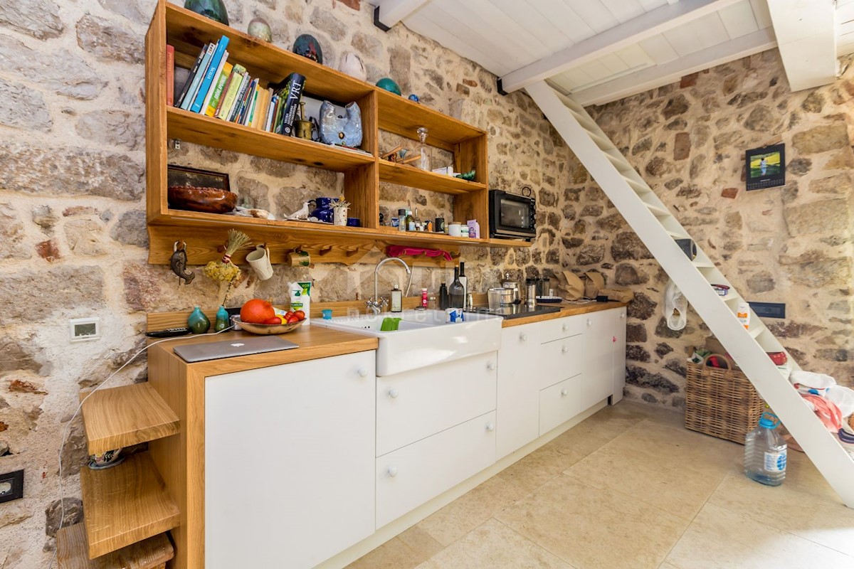CITTÀ DI KRK - Casa di lusso con giardino e vista mare