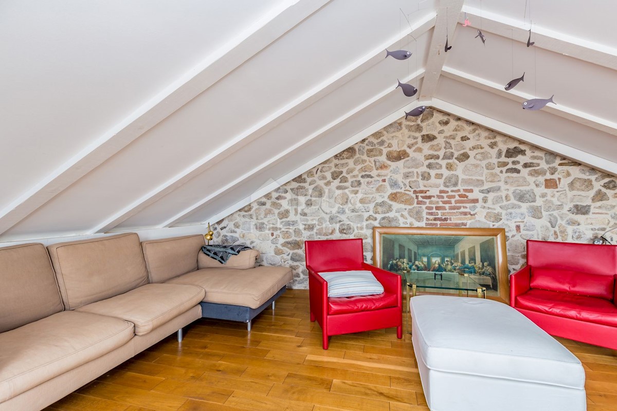 CITTÀ DI KRK - Casa di lusso con giardino e vista mare