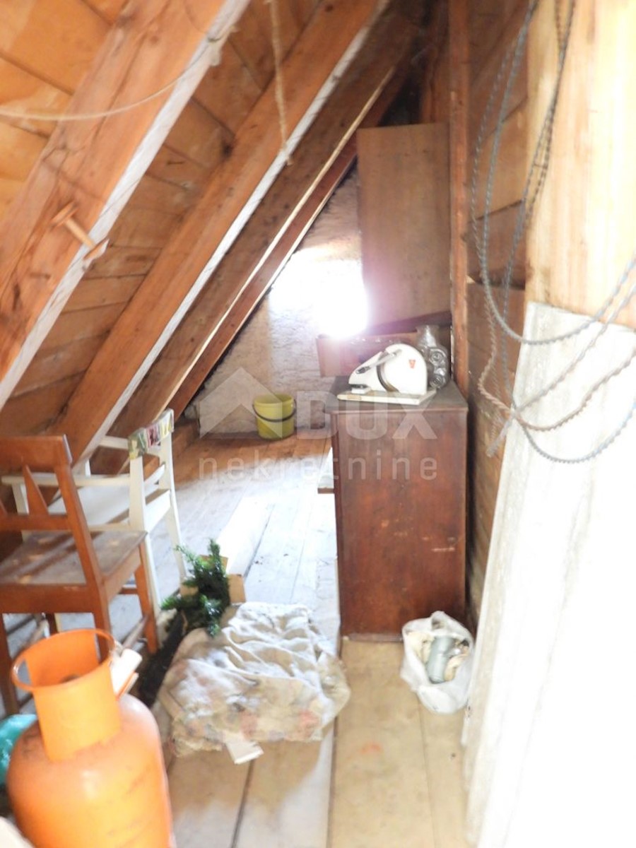 GORSKI KOTAR, SUNGER- vecchia casa + 2 annessi + ambiente 9000m2