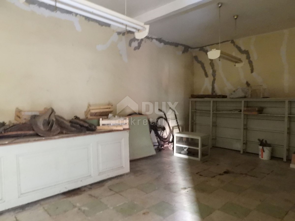 GORSKI KOTAR, SUNGER- vecchia casa + 2 annessi + ambiente 9000m2