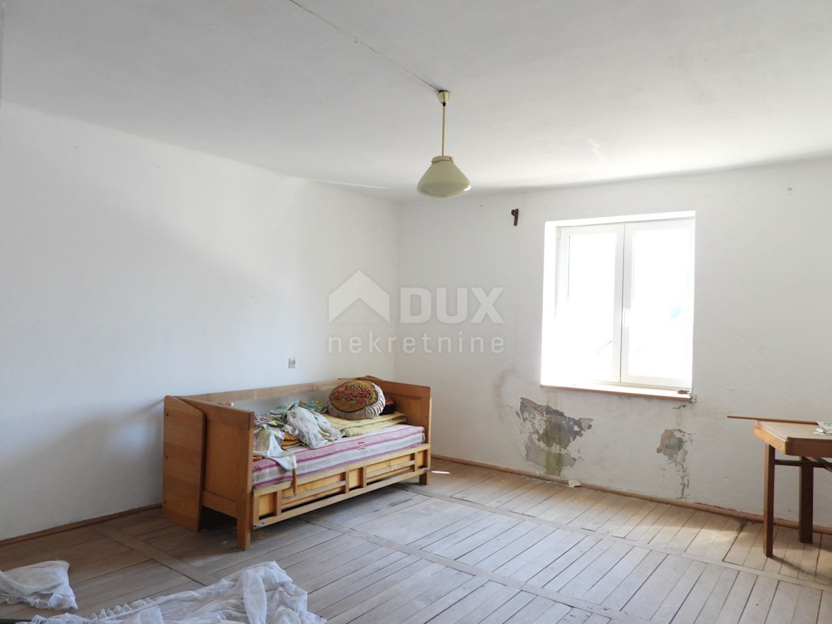 GORSKI KOTAR, SUNGER- vecchia casa + 2 annessi + ambiente 9000m2