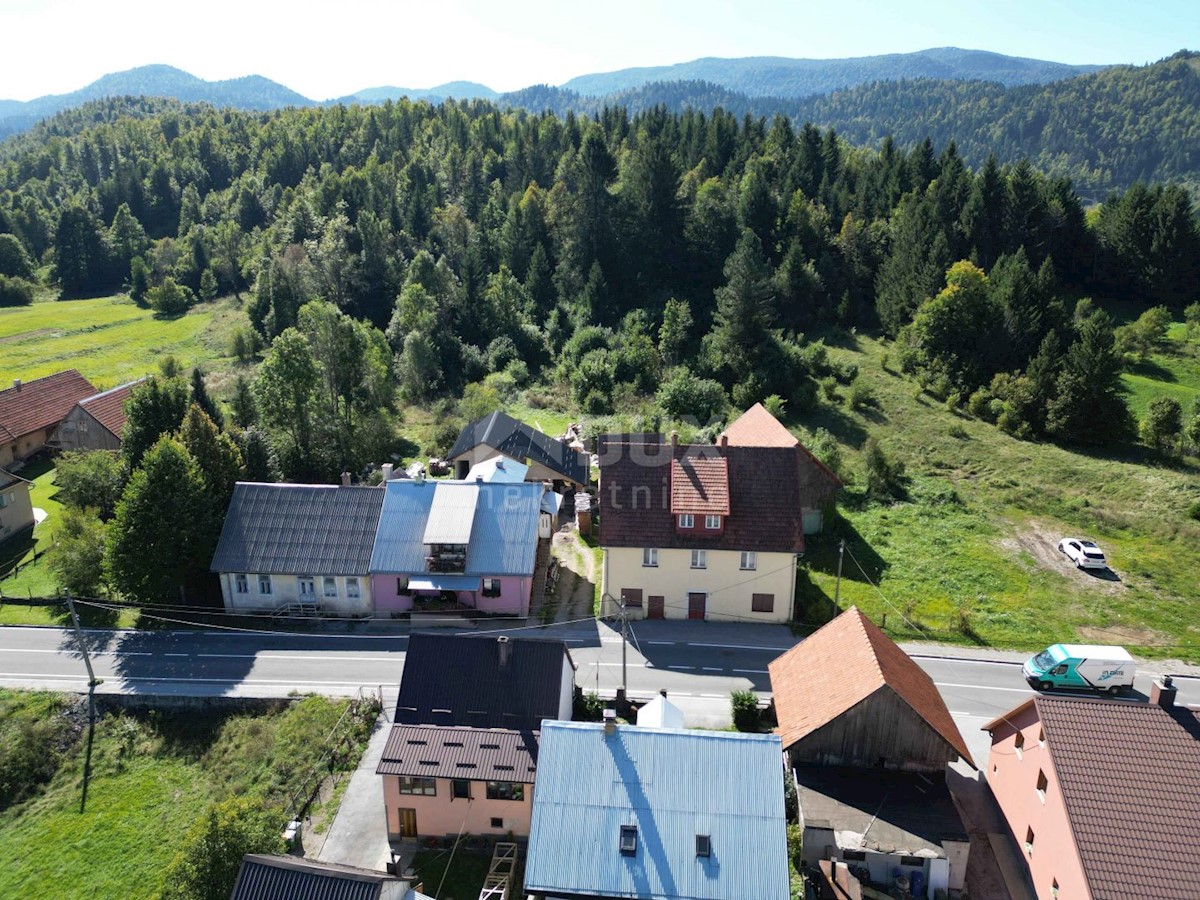 GORSKI KOTAR, SUNGER- vecchia casa + 2 annessi + ambiente 9000m2