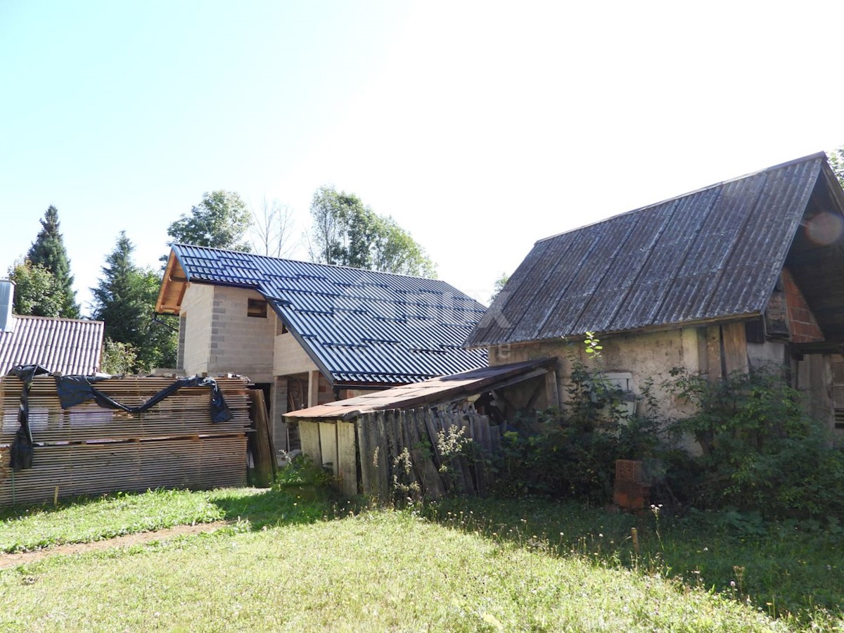 GORSKI KOTAR, SUNGER- vecchia casa + 2 annessi + ambiente 9000m2