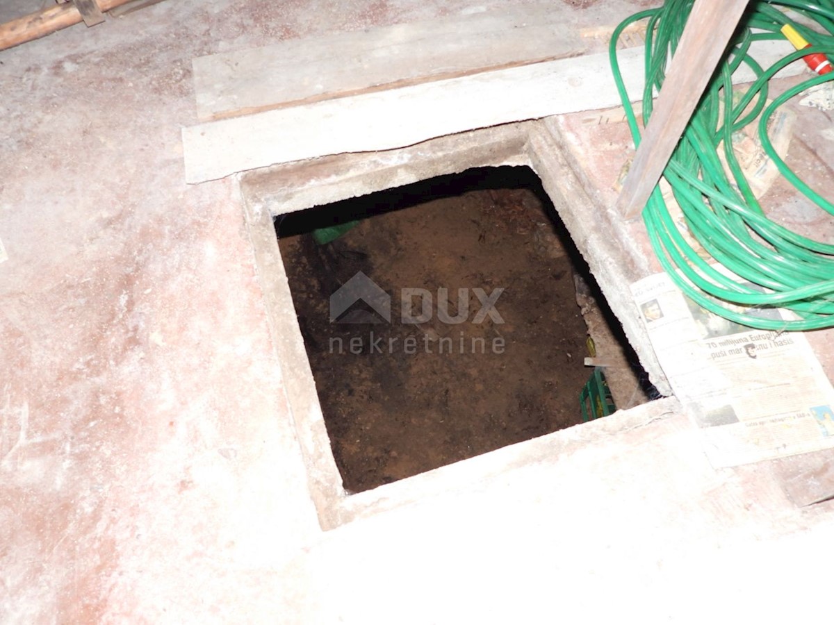 GORSKI KOTAR, SUNGER- vecchia casa + 2 annessi + ambiente 9000m2