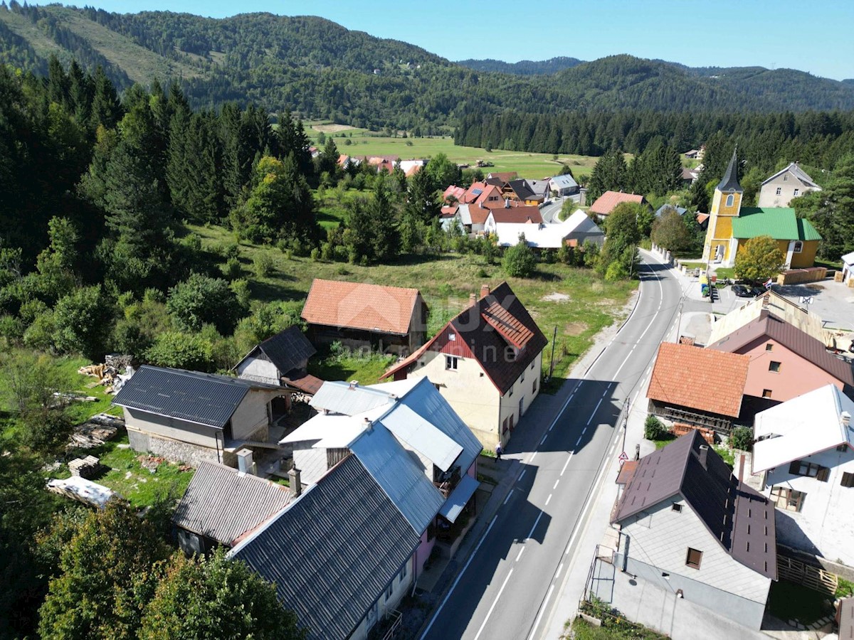 GORSKI KOTAR, SUNGER- vecchia casa + 2 annessi + ambiente 9000m2