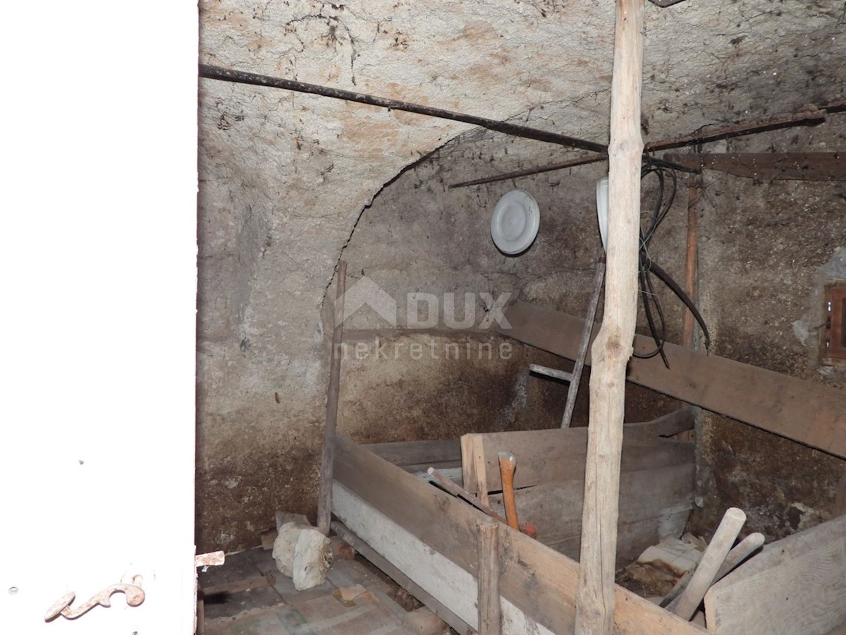 GORSKI KOTAR, SUNGER- vecchia casa + 2 annessi + ambiente 9000m2