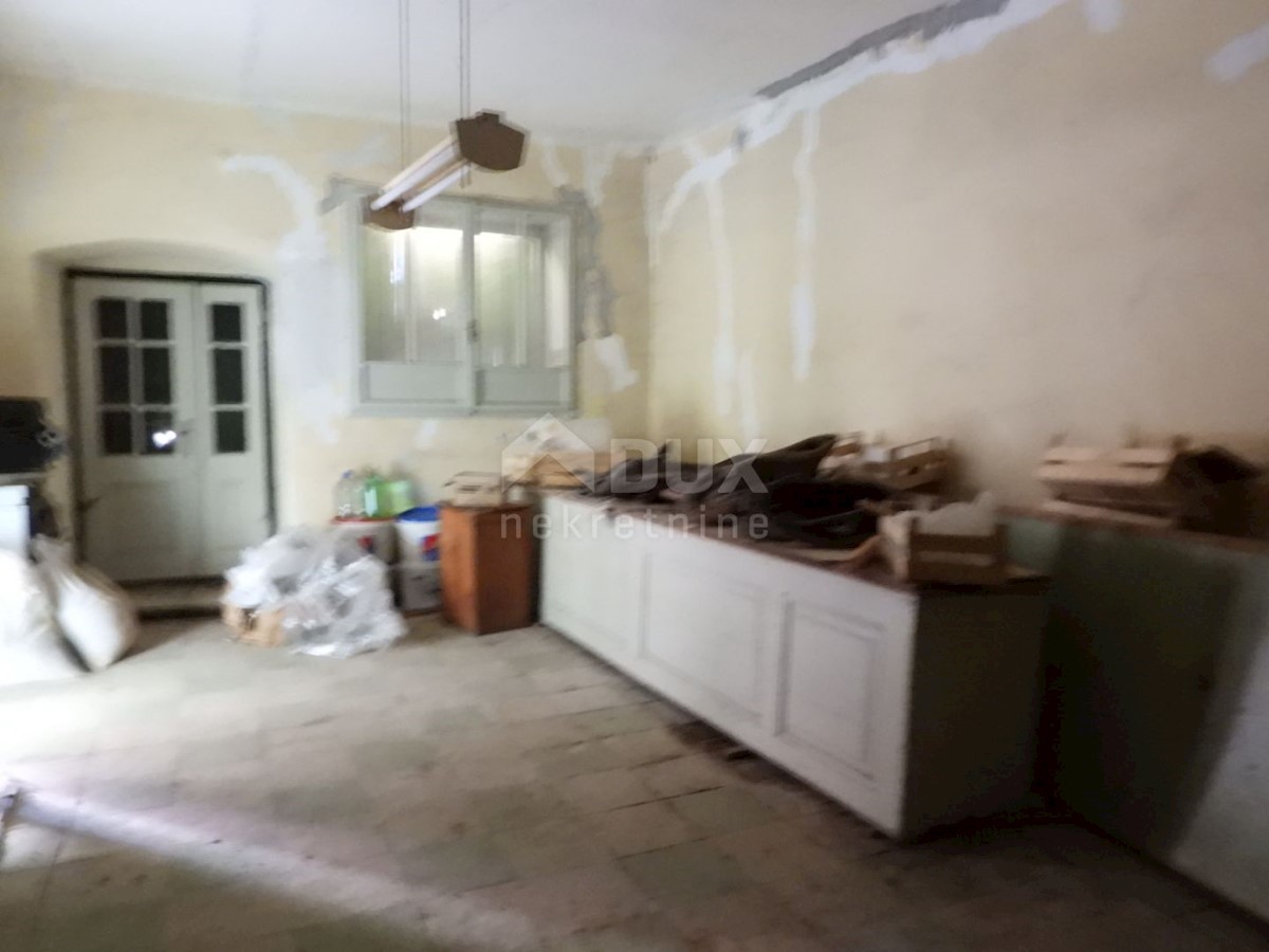 GORSKI KOTAR, SUNGER- vecchia casa + 2 annessi + ambiente 9000m2