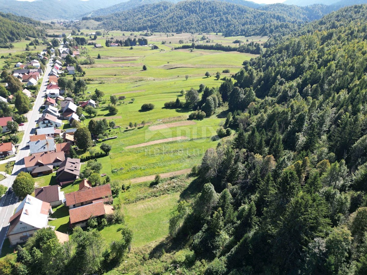 GORSKI KOTAR, SUNGER- vecchia casa + 2 annessi + ambiente 9000m2