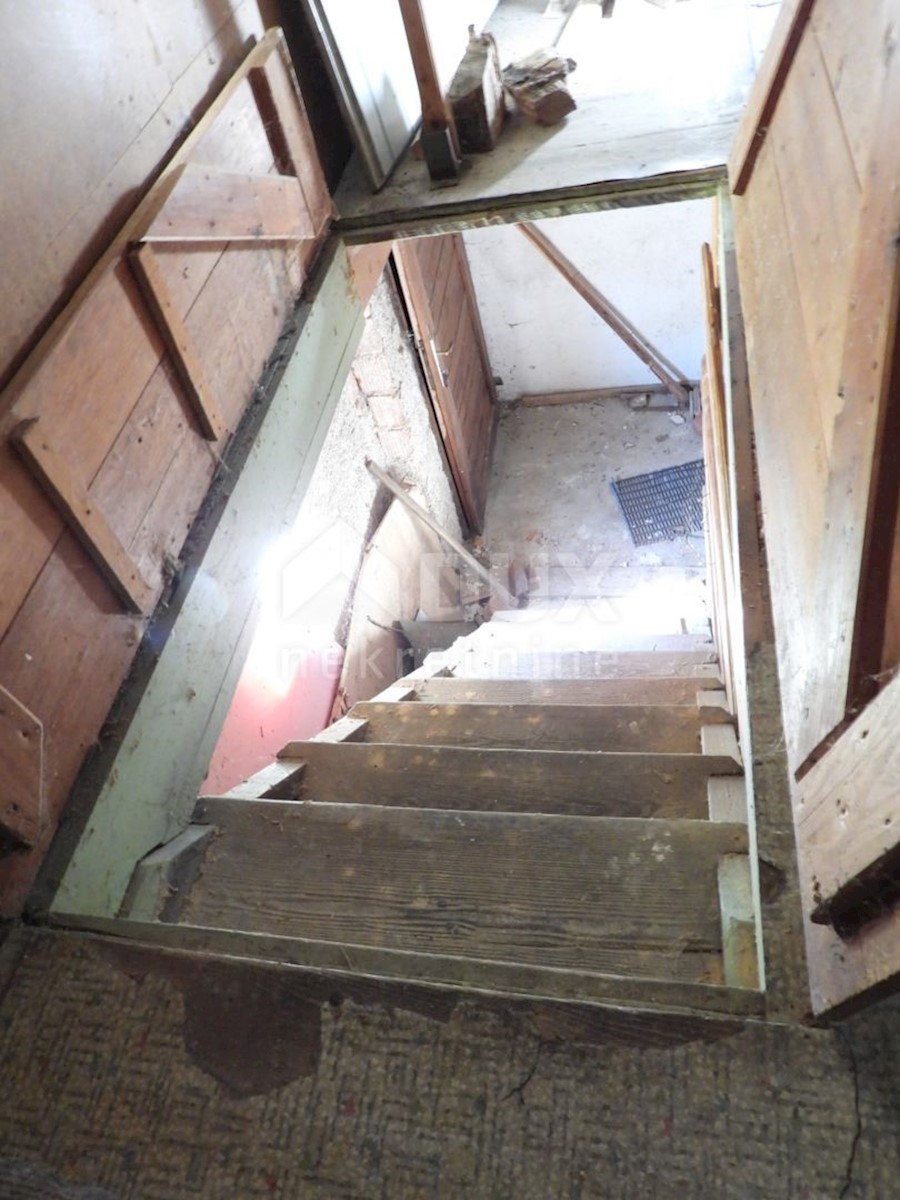 GORSKI KOTAR, SUNGER- vecchia casa + 2 annessi + ambiente 9000m2