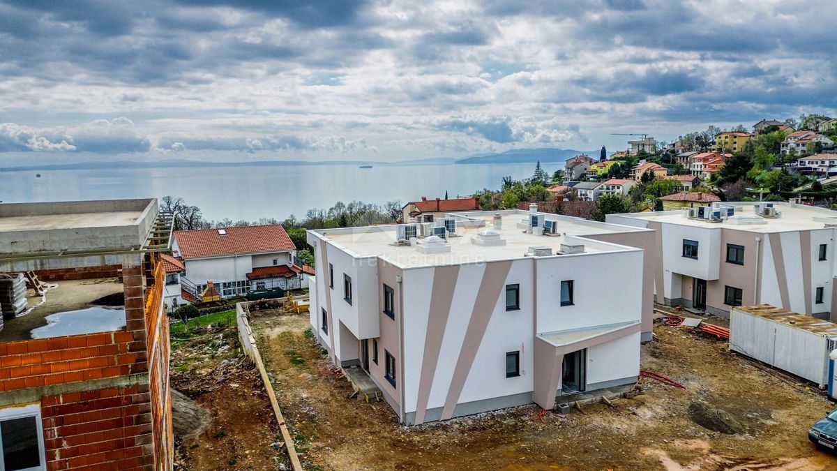 OPATIJA, POBRI - Villa bifamiliare 177m2 con vista mare + giardino paesaggistico 250m2