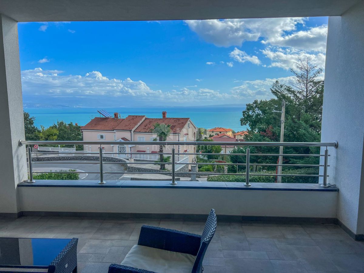 OPATIJA, IČIĆI - appartamento 124m2 con garage vicino alla spiaggia, terrazza, vista mare, vicino a Opatija