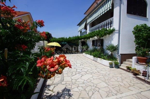 ISTRIA, BARBARIGA - Casa in ottima posizione con vista mare