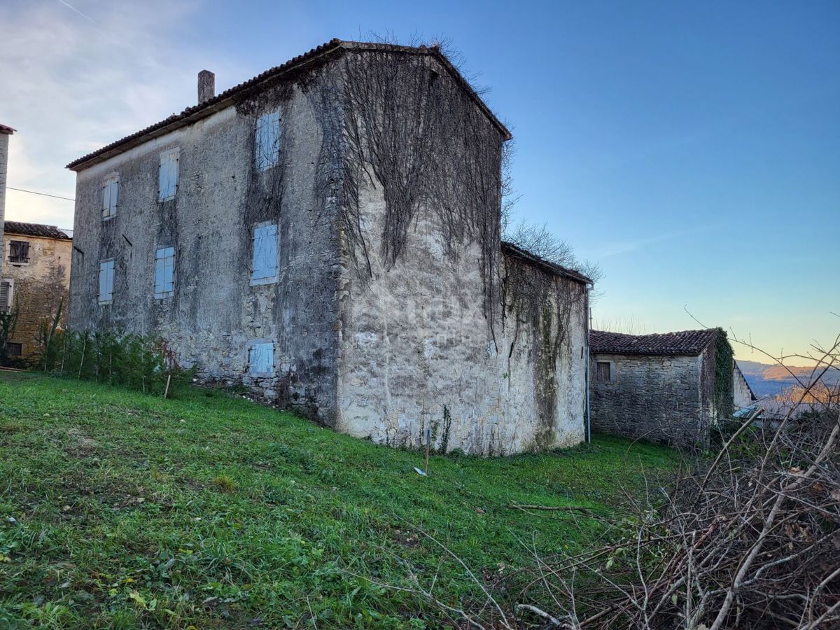 ISTRIA, MOTOVUN - Antica casa indipendente da ristrutturare