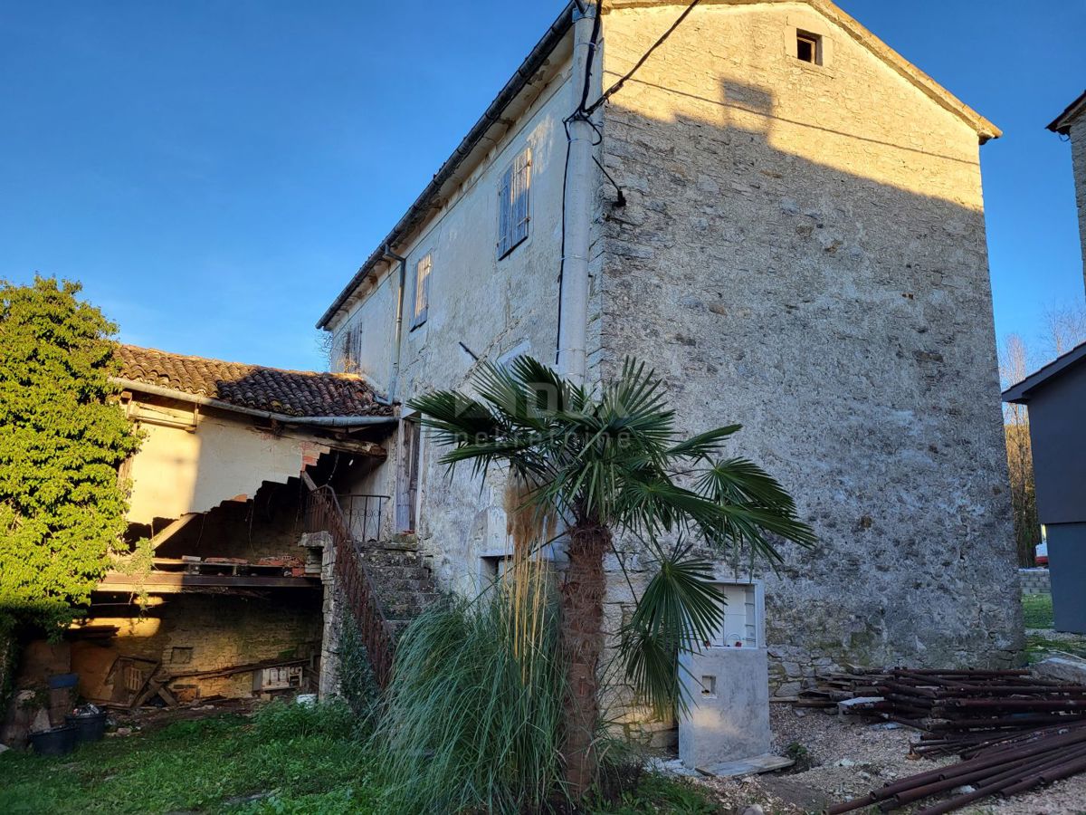 ISTRIA, MOTOVUN - Antica casa indipendente da ristrutturare