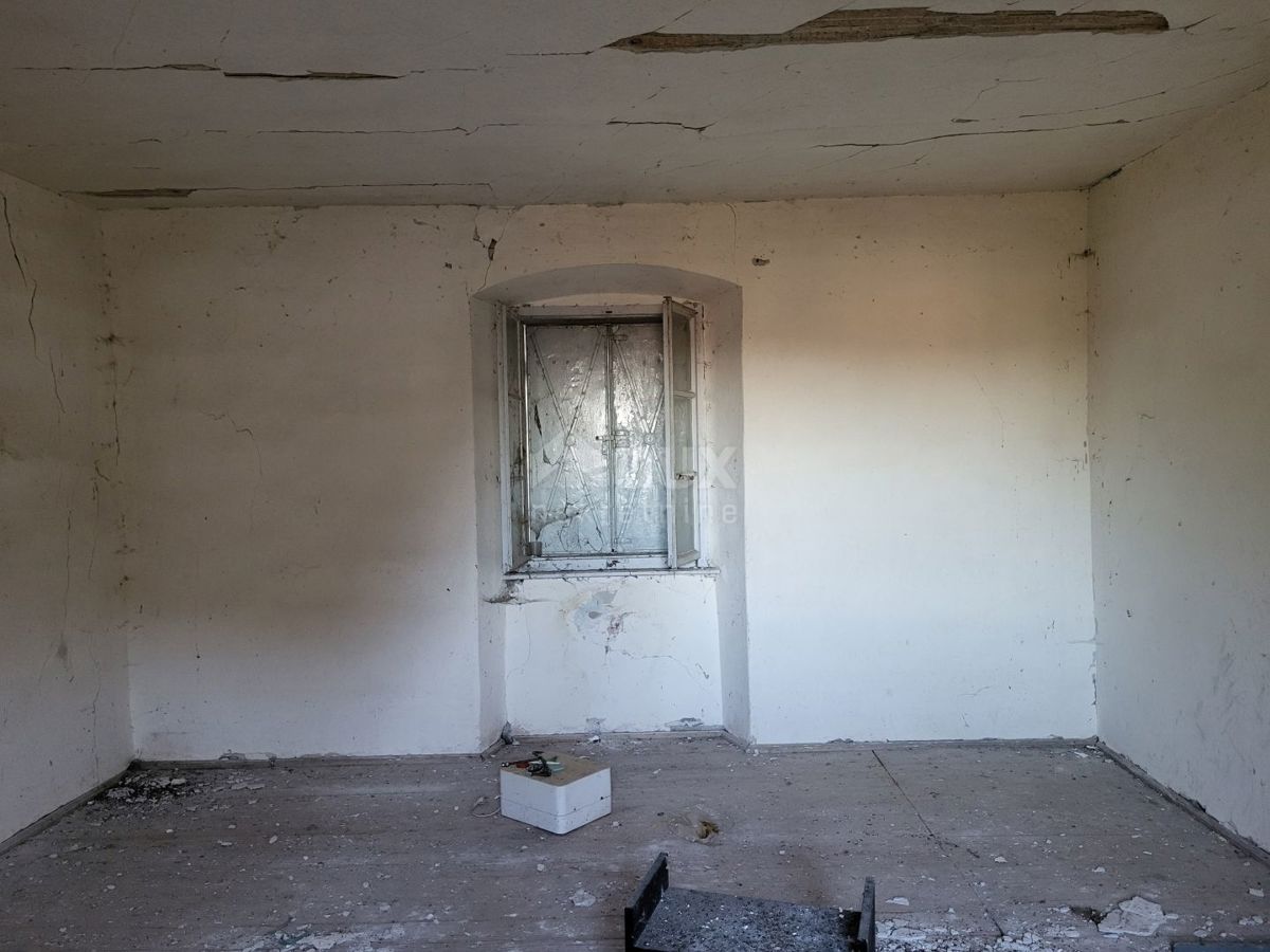 ISTRIA, MOTOVUN - Antica casa indipendente da ristrutturare