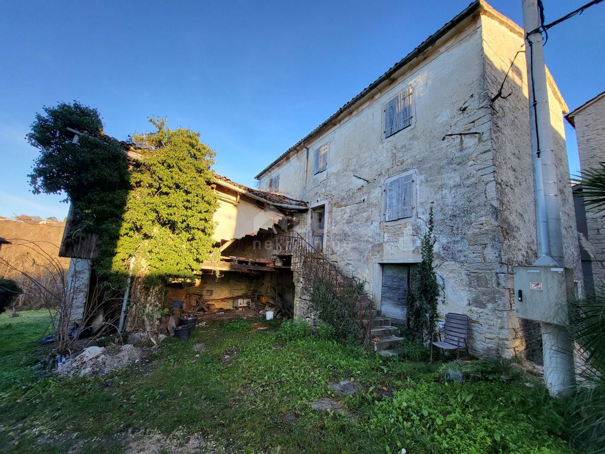 ISTRIA, MOTOVUN - Antica casa indipendente da ristrutturare