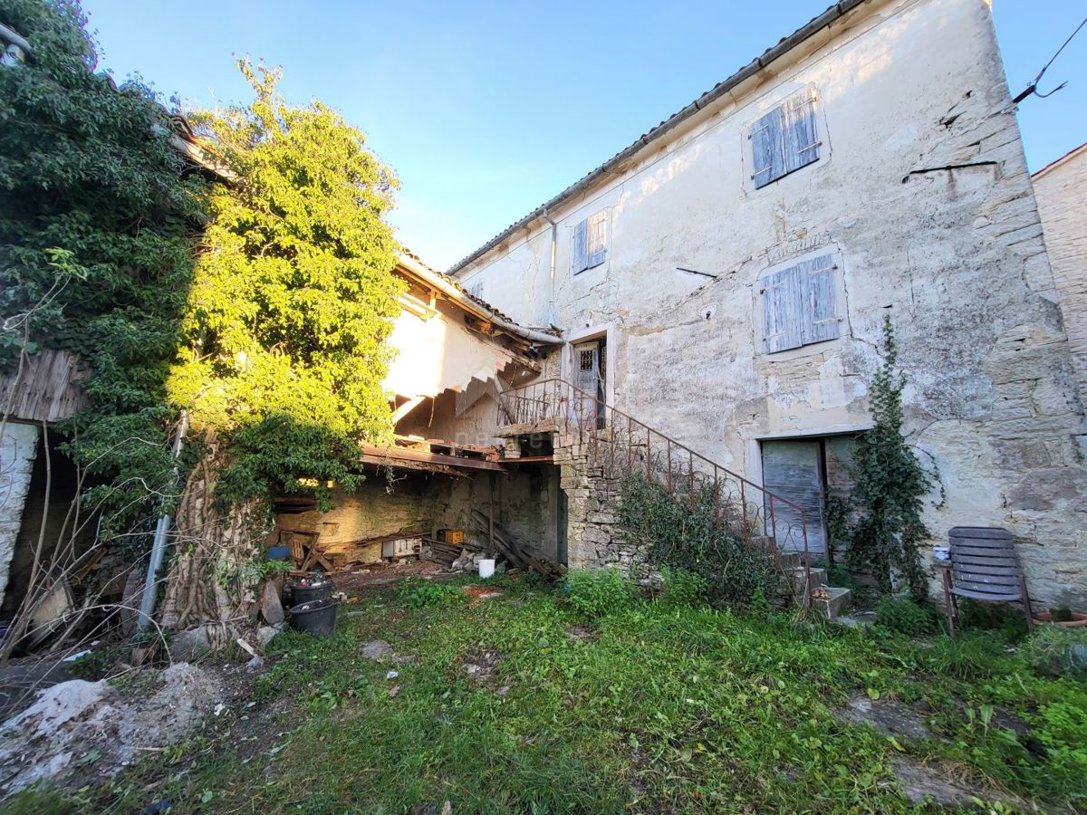 ISTRIA, MOTOVUN - Antica casa indipendente da ristrutturare