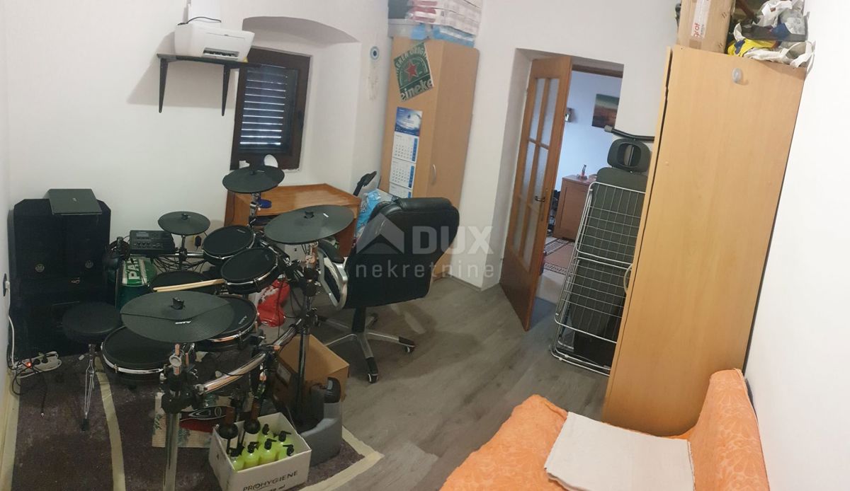 KRALJEVICA - APPARTAMENTO AL PIANO TERRA ADATTATO CON GIARDINO
