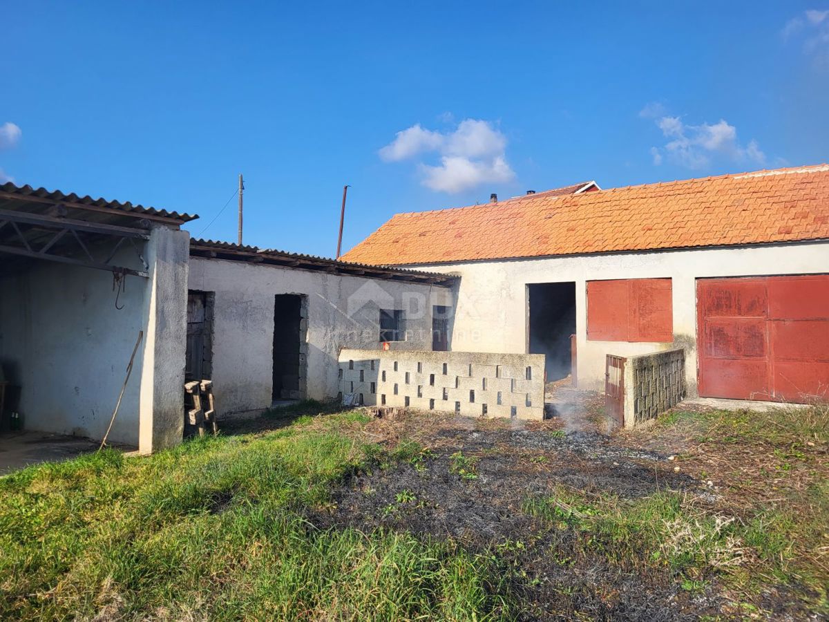 BIOGRAD, RAŠTANE GORNJE - Casa in pietra su terreno di 2300 m2