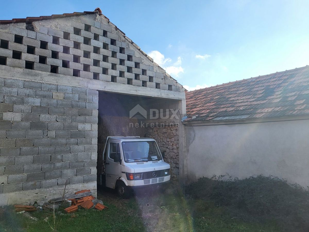 BIOGRAD, RAŠTANE GORNJE - Casa in pietra su terreno di 2300 m2