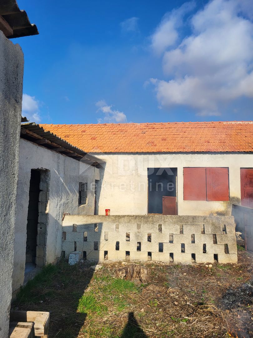 BIOGRAD, RAŠTANE GORNJE - Casa in pietra su terreno di 2300 m2