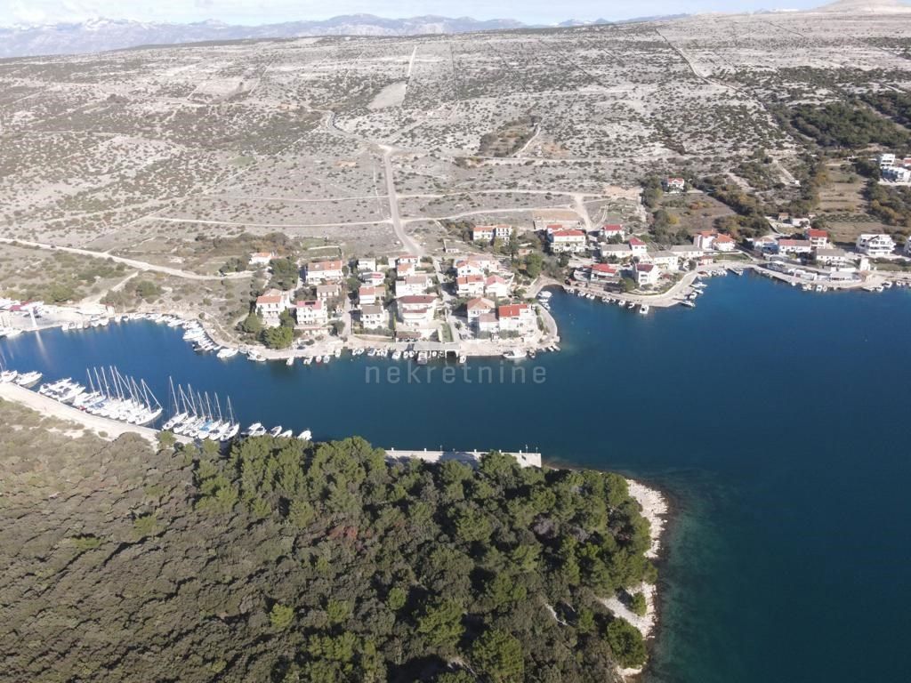 L'ISOLA DI PAG, ŠIMUNI, terreno edificabile a 200 m dal mare, per una casa bifamiliare/ due edifici più piccoli/ villa/ case in affitto con piscina / case vacanze con piscina 