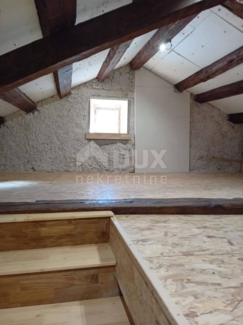 ISOLA DI KRK, OMIŠALJ - casa ristrutturata nel centro storico
