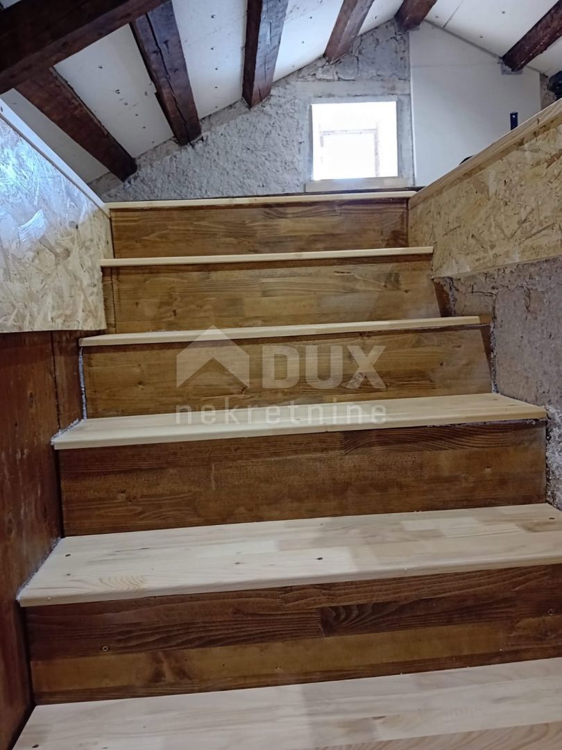 ISOLA DI KRK, OMIŠALJ - casa ristrutturata nel centro storico