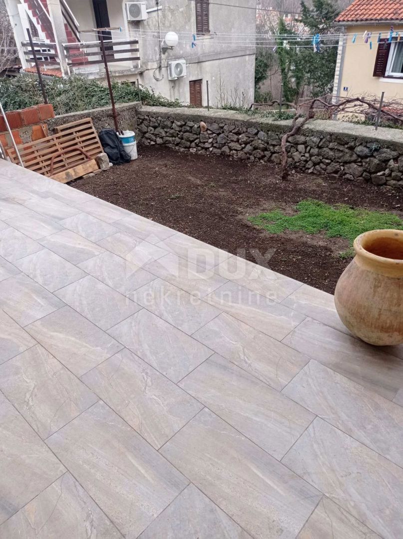 ISOLA DI KRK, OMIŠALJ - casa ristrutturata nel centro storico