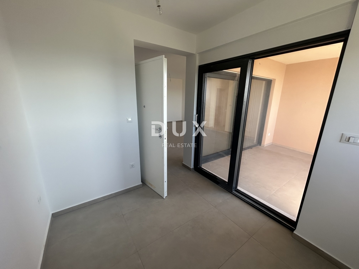 PRIMOŠTEN, DOLAC - Appartamento con due camere da letto al piano terra di un nuovo edificio con giardino e vista mare