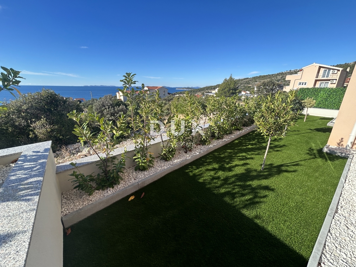 PRIMOŠTEN, DOLAC - Appartamento con due camere da letto al piano terra di un nuovo edificio con giardino e vista mare