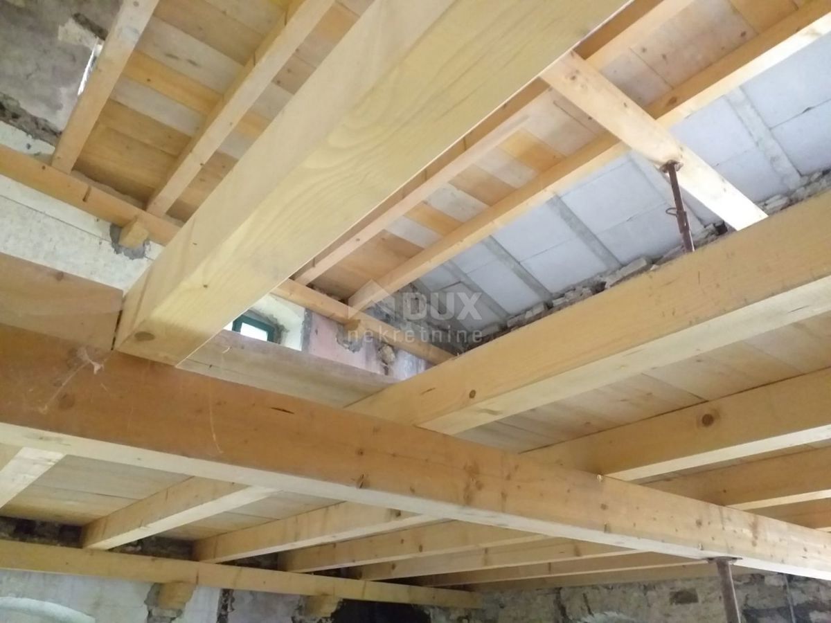 ISTRIA, MOTOVUN - Antica casa in pietra da ristrutturare