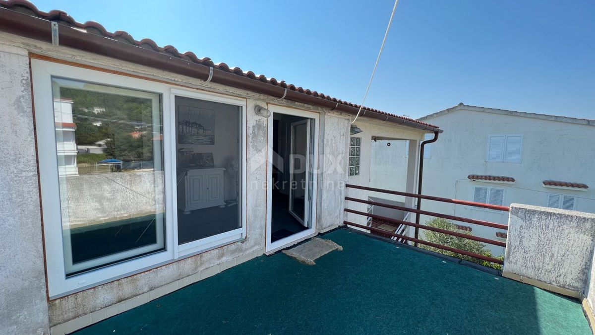 ISOLA DI RAB, PALIT - 4BR+DB Appartamento di 111m2, vicino al mare + 2 posti auto