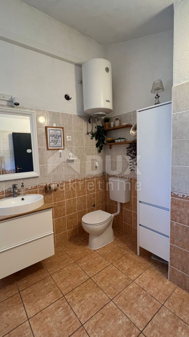 ISOLA DI RAB, PALIT - 4BR+DB Appartamento di 111m2, vicino al mare + 2 posti auto