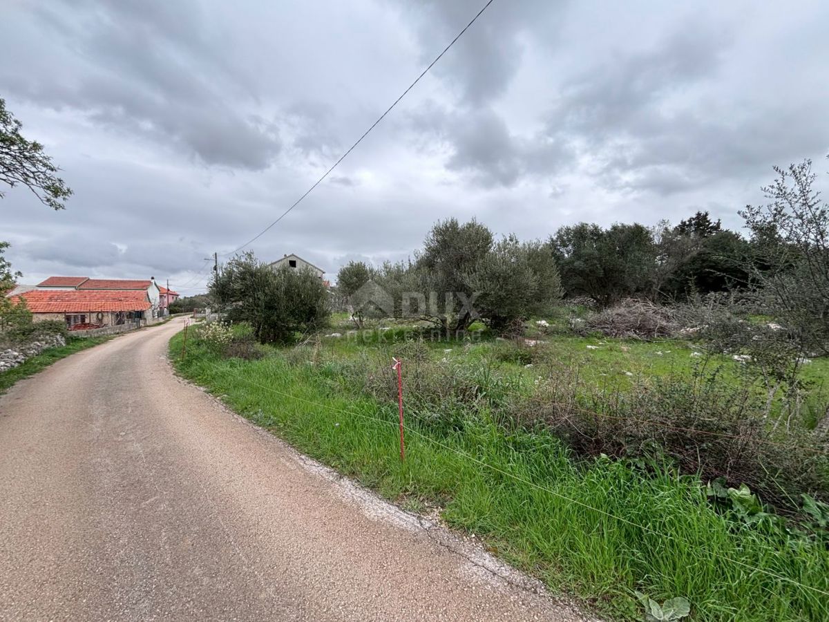 ZADAR, DEBELJAK - Terreno edificabile in una posizione tranquilla